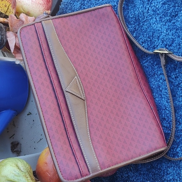 Liz Claiborne Pocket Book - Picture 3 of 11